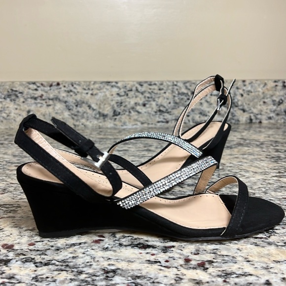 Adrienne Vittadini Formal Wedges - Picture 2 of 11